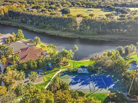 900 Spoonbill Circle Weston FL 33326