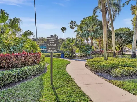 900 Spoonbill Circle Weston FL 33326