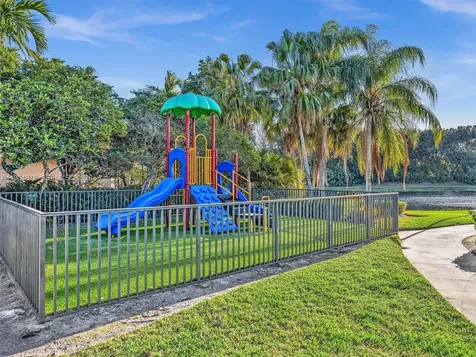 900 Spoonbill Circle Weston FL 33326