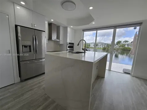 10595 SW 6th Street Pembroke Pines FL 33025
