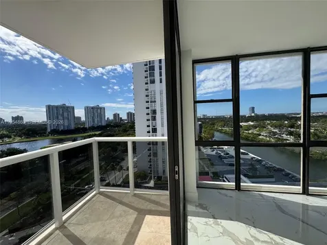 3675 N Country Club Drive Aventura FL 33180