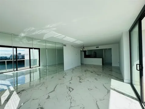 3675 N Country Club Drive Aventura FL 33180