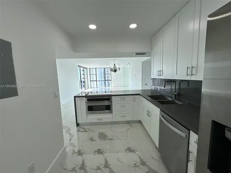 3675 N Country Club Drive Aventura FL 33180