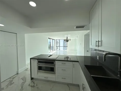 3675 N Country Club Drive Aventura FL 33180