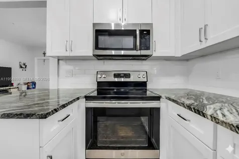 9435-9437 SW 39th Street Miami FL 33165