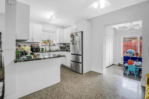 9435-9437 SW 39th Street Miami FL 33165
