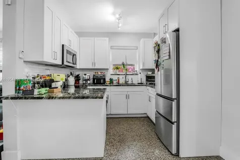 9435-9437 SW 39th Street Miami FL 33165