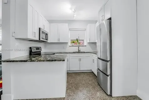 9435-9437 SW 39th Street Miami FL 33165