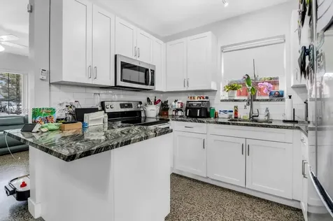 9435-9437 SW 39th Street Miami FL 33165