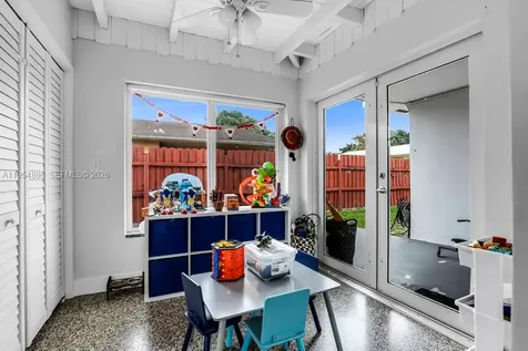 9435-9437 SW 39th Street Miami FL 33165