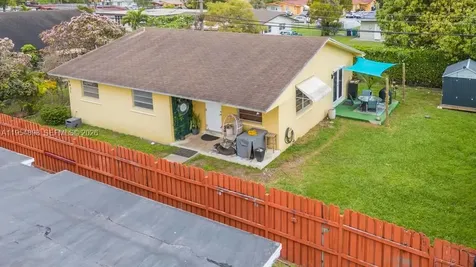 9435-9437 SW 39th Street Miami FL 33165