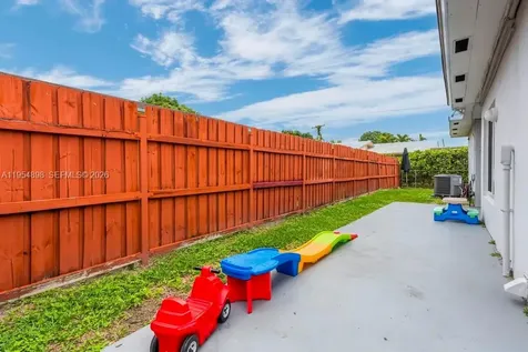 9435-9437 SW 39th Street Miami FL 33165