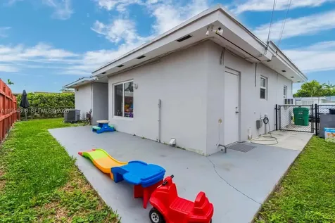 9435-9437 SW 39th Street Miami FL 33165