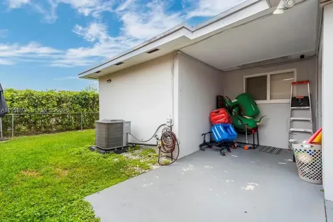 9435-9437 SW 39th Street Miami FL 33165