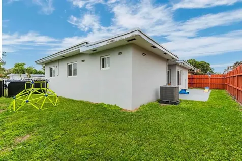 9435-9437 SW 39th Street Miami FL 33165