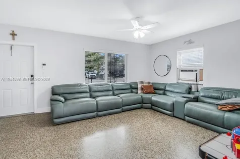 9435-9437 SW 39th Street Miami FL 33165