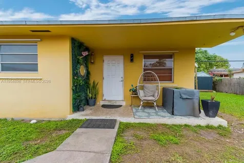 9435-9437 SW 39th Street Miami FL 33165