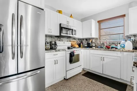 9435-9437 SW 39th Street Miami FL 33165
