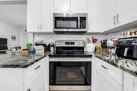 9435-9437 SW 39th Street Miami FL 33165