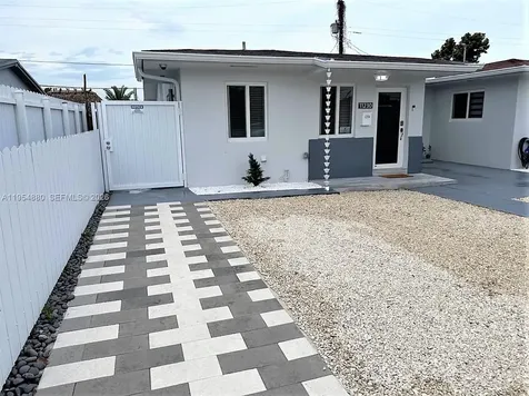 11230 SW 5th Street Sweetwater FL 33174