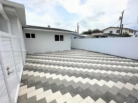 11230 SW 5th Street Sweetwater FL 33174