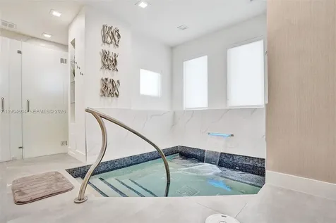 4775 Collins Avenue Miami Beach FL 33140
