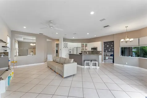 5037 NW 119th Terrace Coral Springs FL 33076