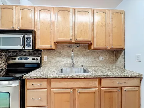 2424 SE 17th Causeway Fort Lauderdale FL 33316