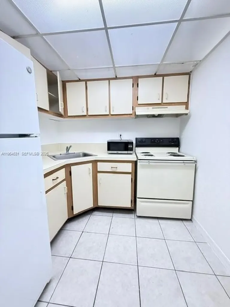 4550 NW 9th Street Miami FL 33126