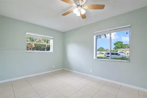 6572 SW 8th Court North Lauderdale FL 33068