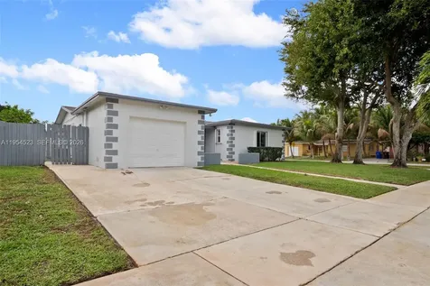 6572 SW 8th Court North Lauderdale FL 33068