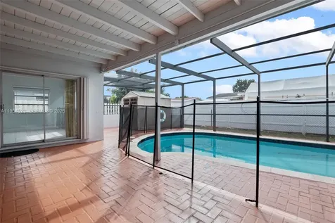 6572 SW 8th Court North Lauderdale FL 33068