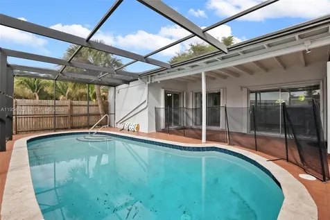 6572 SW 8th Court North Lauderdale FL 33068