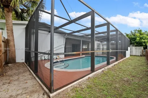 6572 SW 8th Court North Lauderdale FL 33068