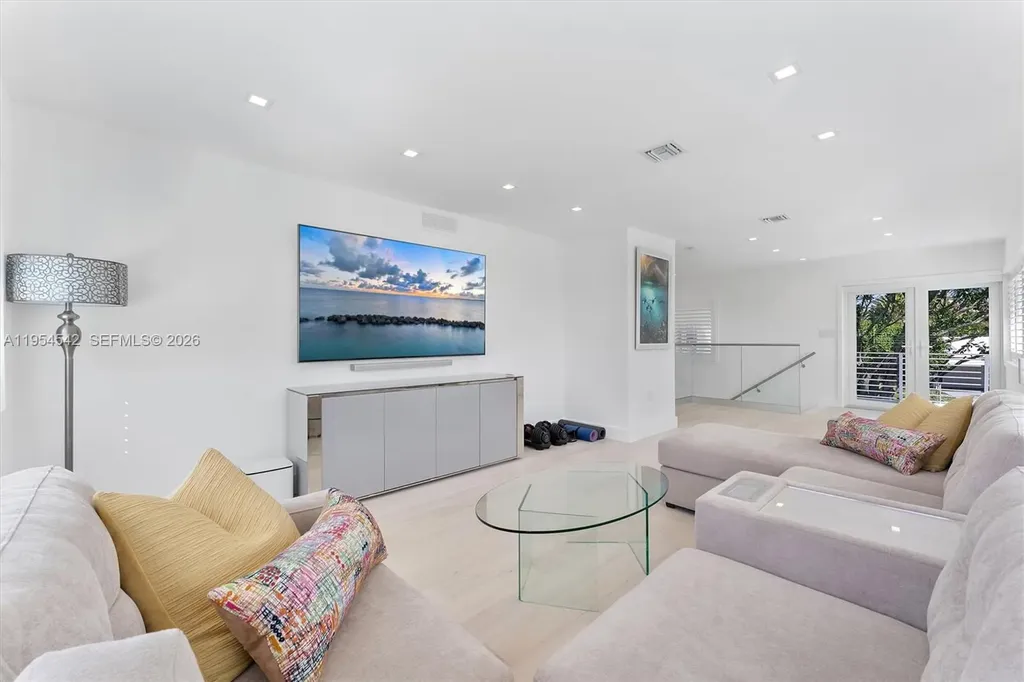 1903 Bay Drive Pompano Beach FL 33062