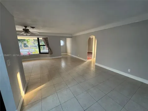 1109 SE 10th Street Deerfield Beach FL 33441