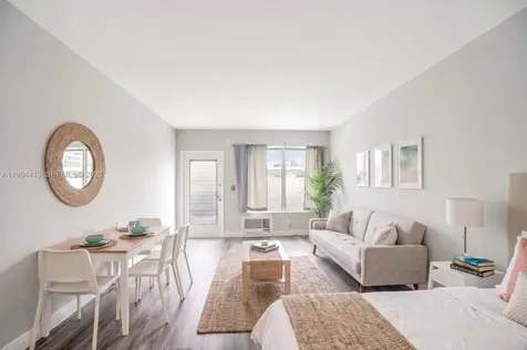 7725 Carlyle Avenue Miami Beach FL 33141