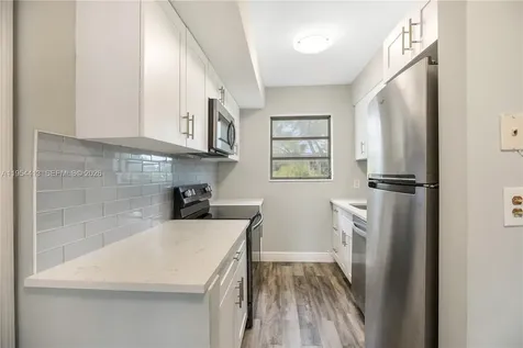 7725 Carlyle Avenue Miami Beach FL 33141