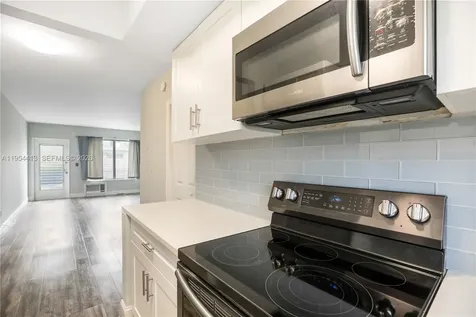 7725 Carlyle Avenue Miami Beach FL 33141