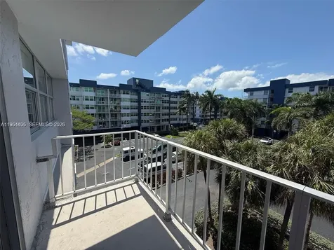 16546 NE 26th Avenue North Miami Beach FL 33160