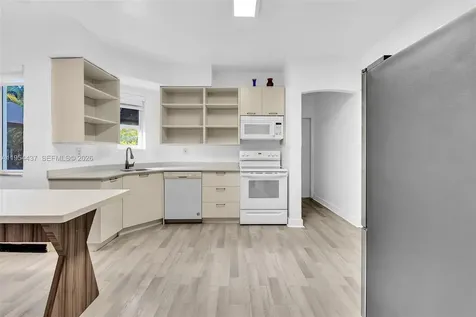1524 Biarritz Drive Miami Beach FL 33141