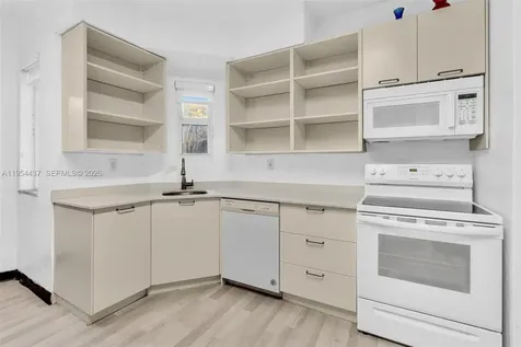 1524 Biarritz Drive Miami Beach FL 33141