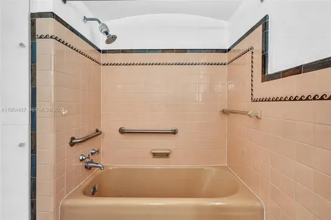 1524 Biarritz Drive Miami Beach FL 33141