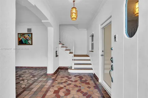 1524 Biarritz Drive Miami Beach FL 33141