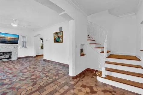 1524 Biarritz Drive Miami Beach FL 33141
