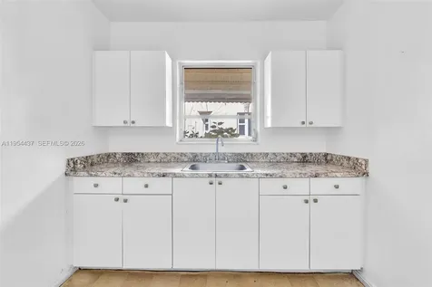1524 Biarritz Drive Miami Beach FL 33141