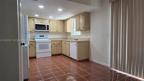 180 E Cypress Way Naples FL 34110