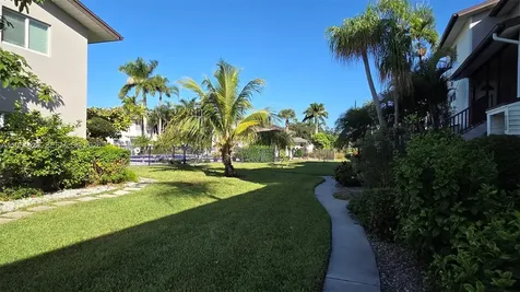 180 E Cypress Way Naples FL 34110