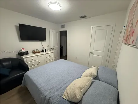 1043 SE 24th Avenue Homestead FL 33035