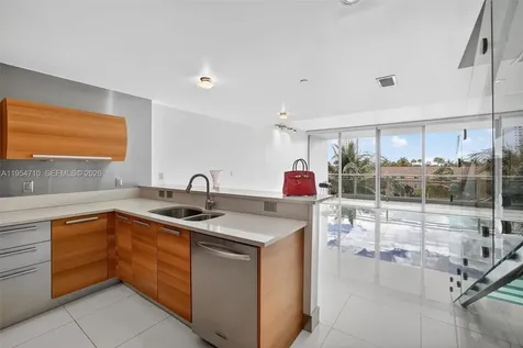 2950 NE 188th Street Aventura FL 33180